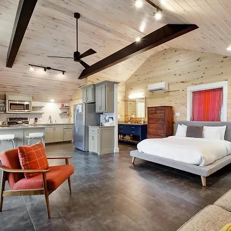 The Soco Studio By Lodgewell - 2 Cute 2 B 4 Gotten